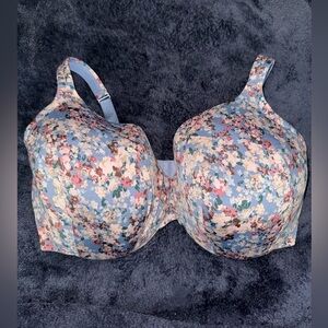 Cacique. Size 44H. Multi Color